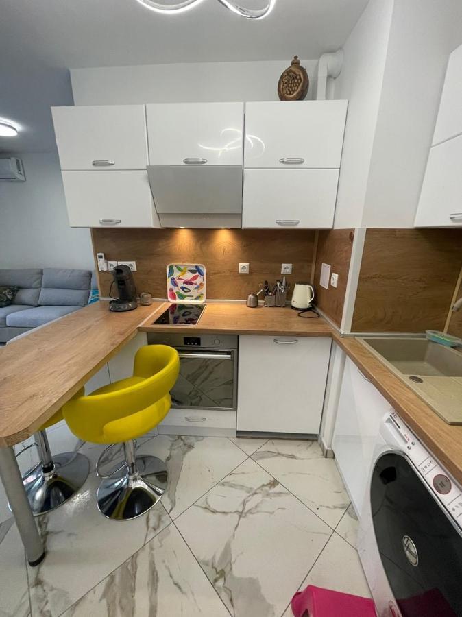 Sun&Moon Apartment Обзор Екстериор снимка