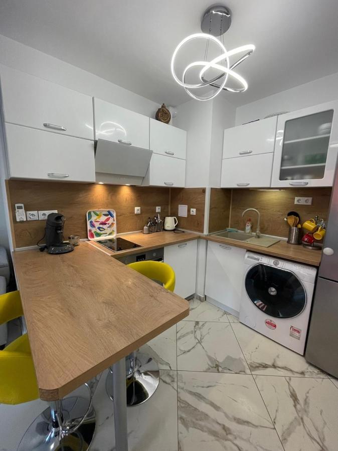 Sun&Moon Apartment Обзор Екстериор снимка