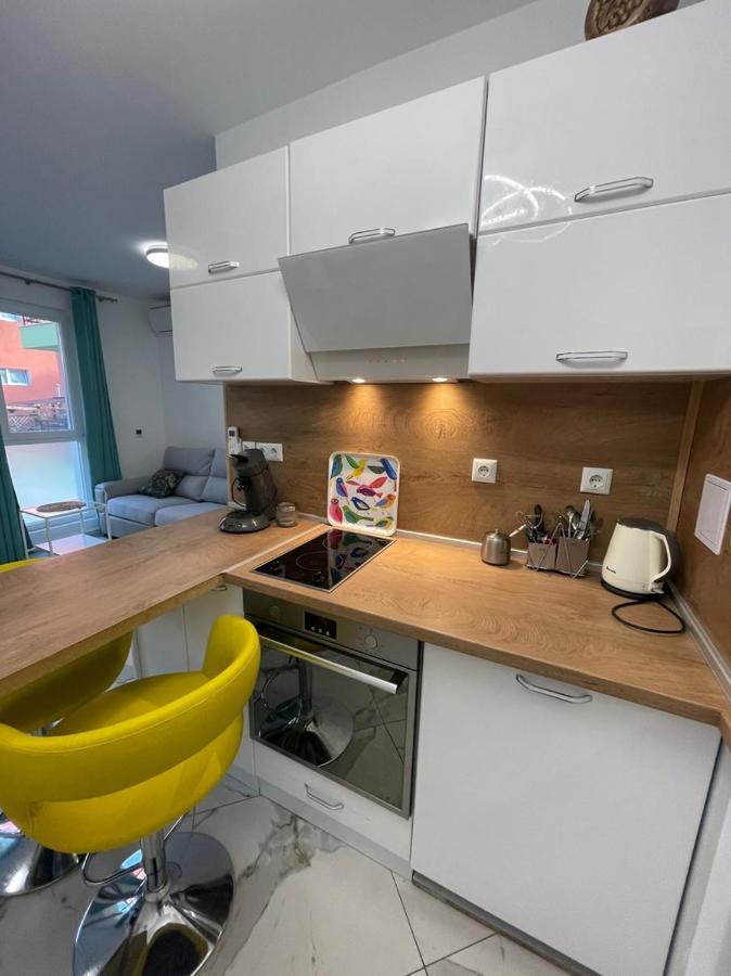 Sun&Moon Apartment Обзор Екстериор снимка