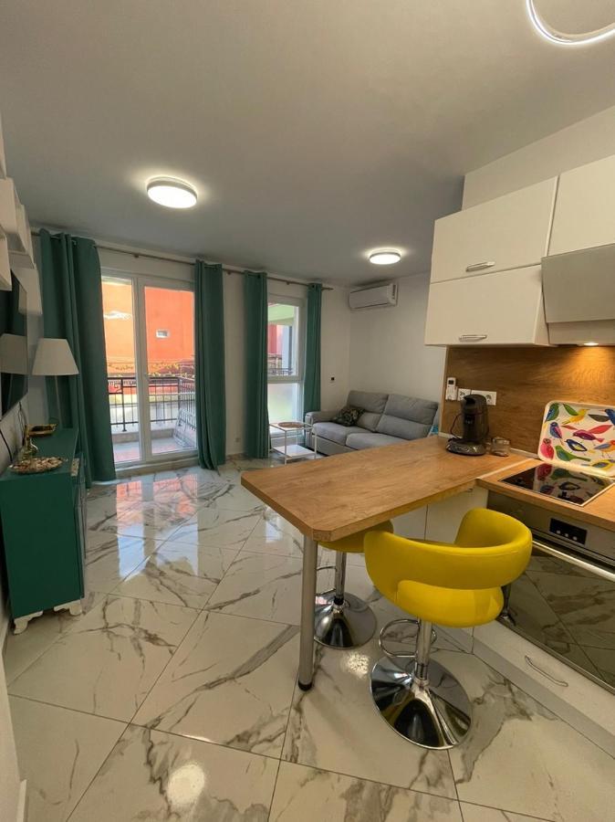 Sun&Moon Apartment Обзор Екстериор снимка