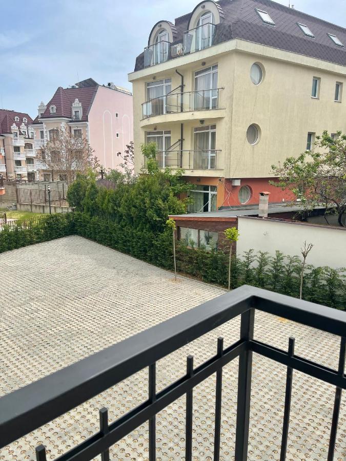 Sun&Moon Apartment Обзор Екстериор снимка